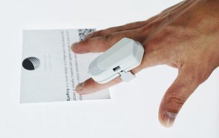 خواننده انگشتی – حلقه کتابخوانی نابینایان- انگشتر کتابخوانی نابینایان- مترجم نابینایان MIT – Finger reader